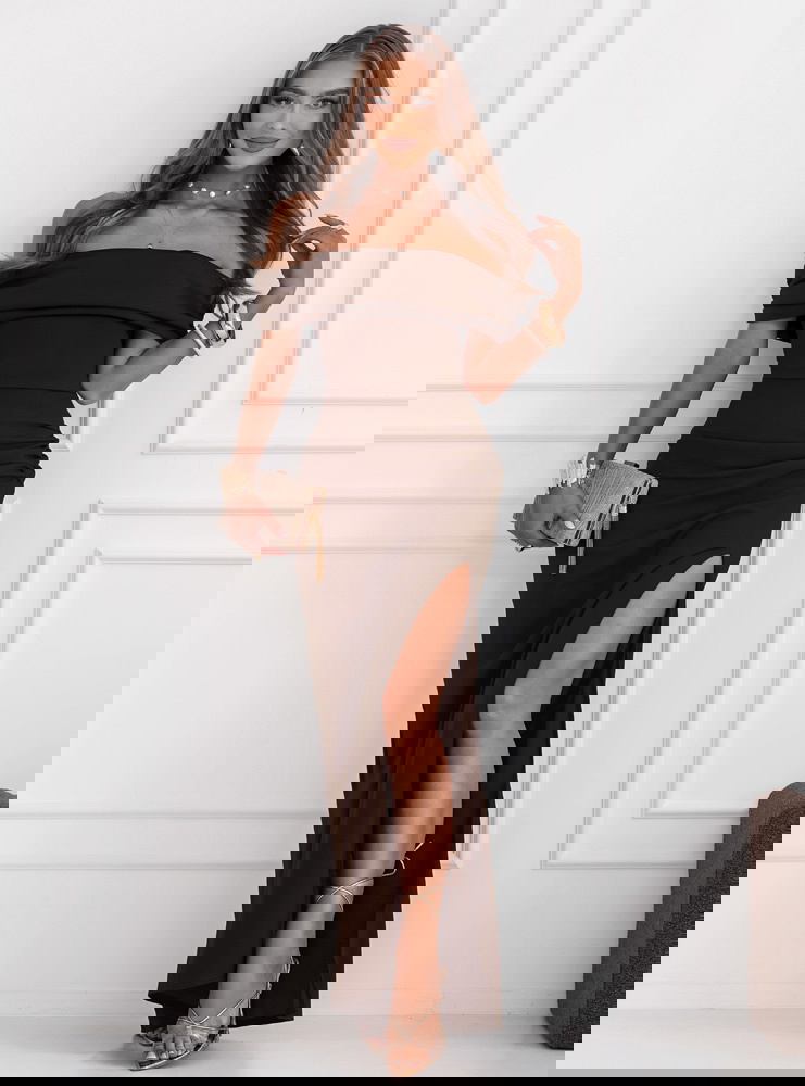 Czekoladowa długa dopasowana sukienka...