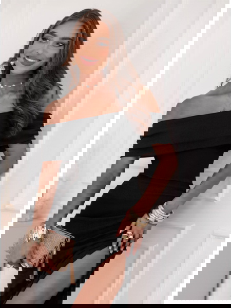 Czarna długa dopasowana...