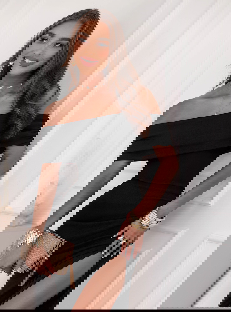 Czarna długa dopasowana sukienka z...