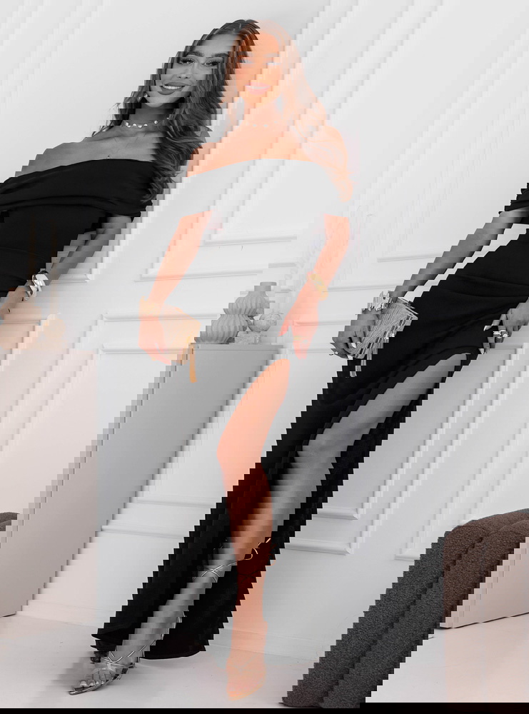 Czarna długa dopasowana sukienka z...