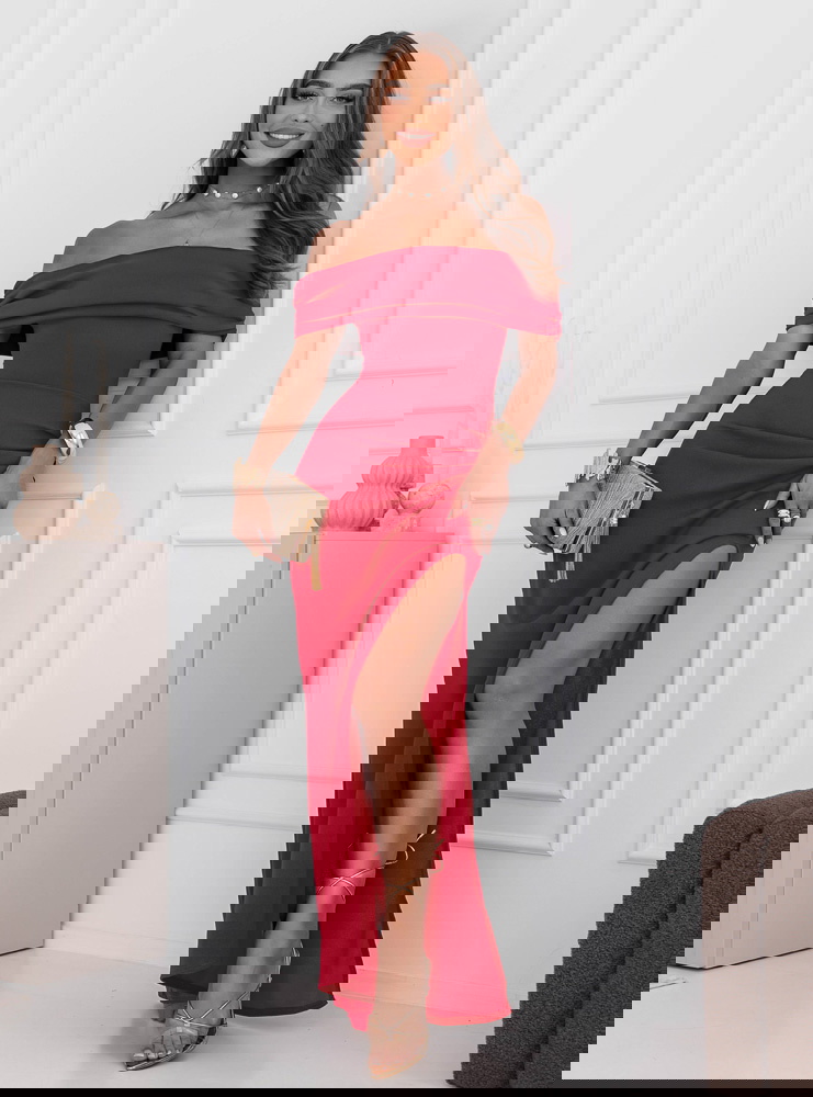 Malinowa długa dopasowana sukienka z rozcięciem Shareen