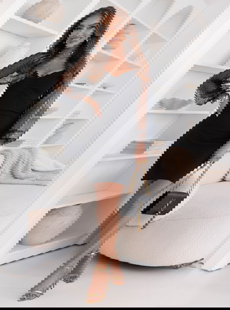 Czarna dopasowana sukienka z...