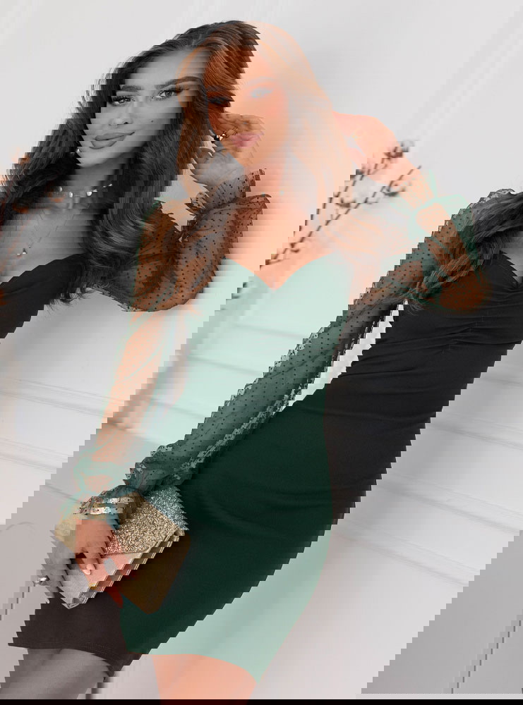 Dopasowana sukienka z tiulowymi...