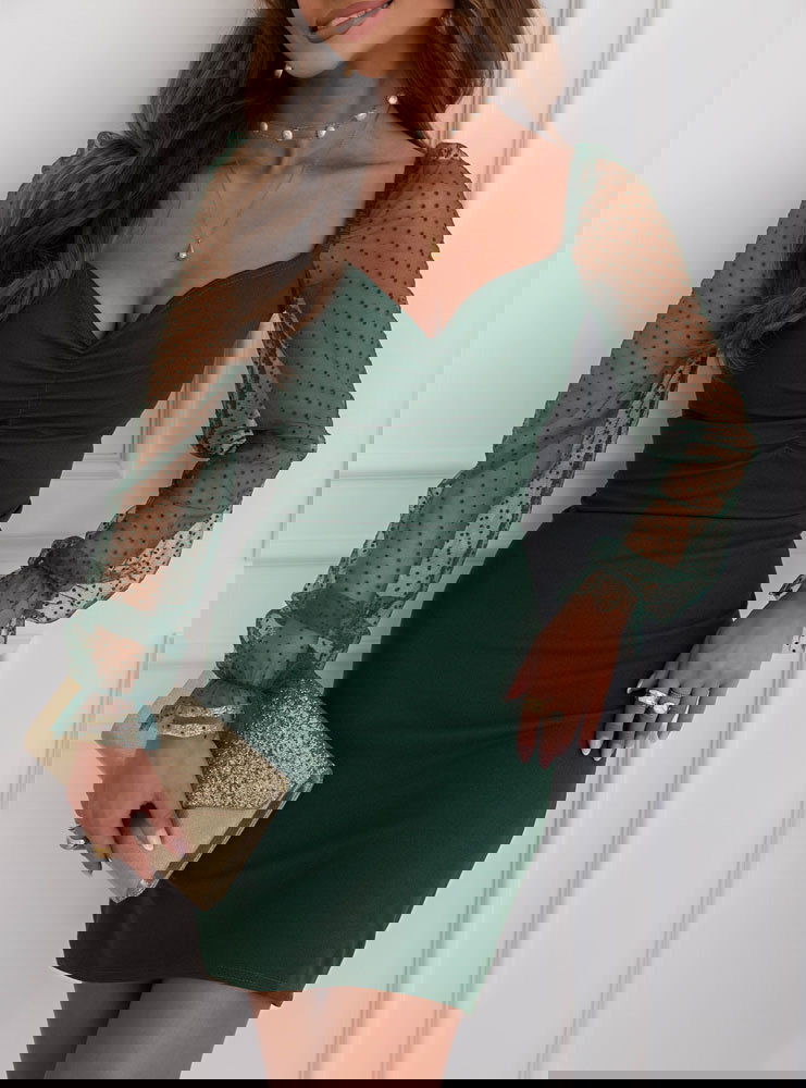 Dopasowana sukienka z tiulowymi...