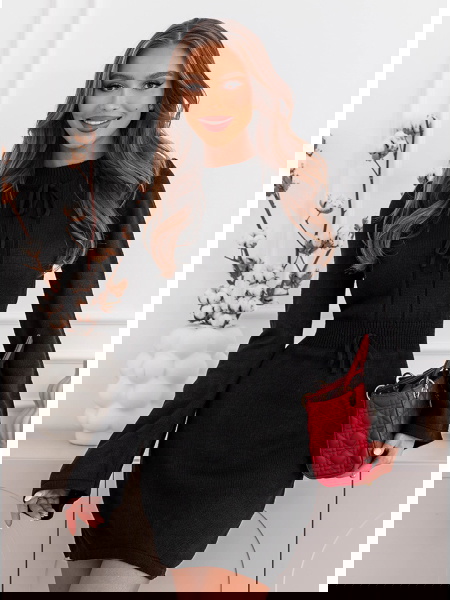 Czarna swetrowa sukienka...