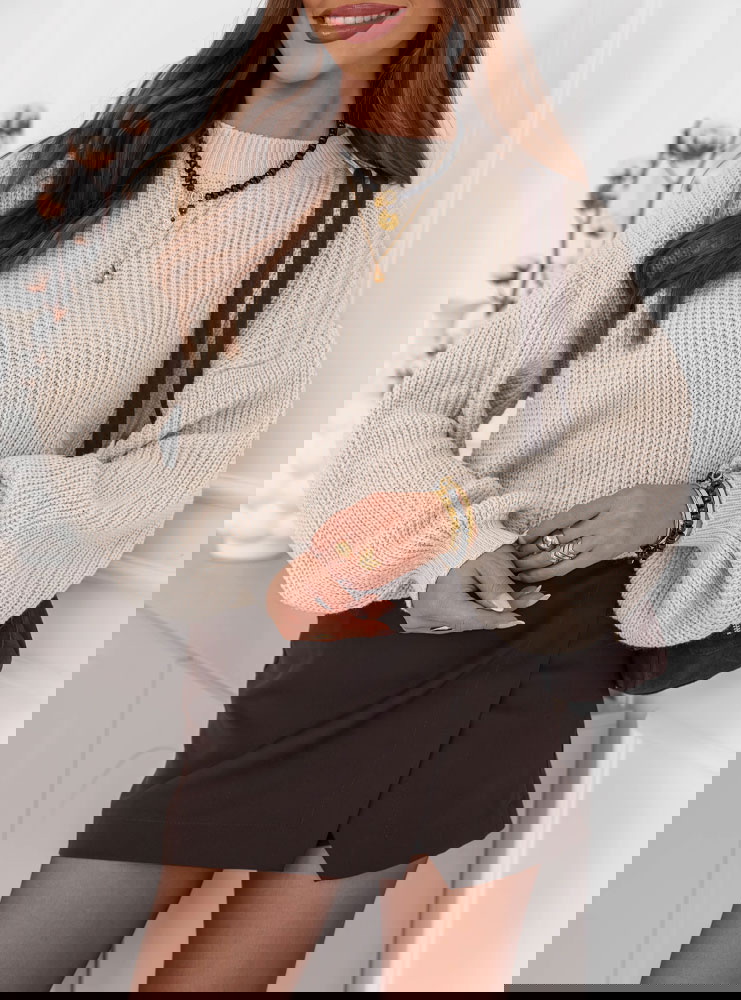 Beżowy krótki sweter z bufiastymi...