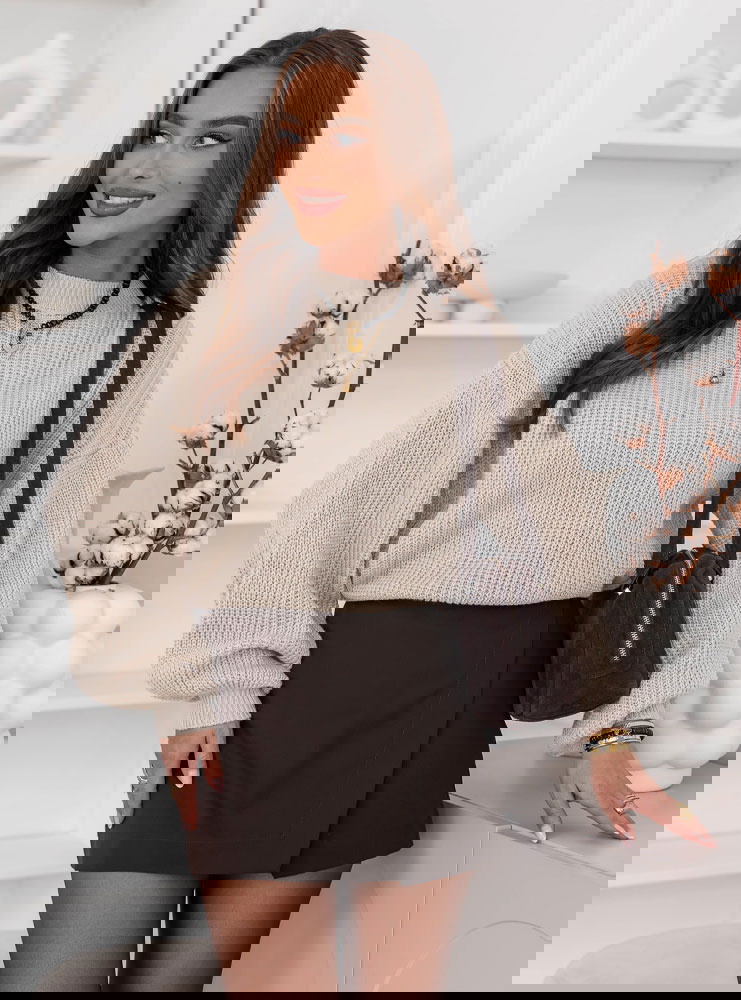 Beżowy krótki sweter z bufiastymi...