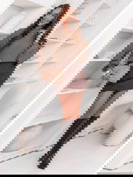 Krótki sweter z bufiastymi...