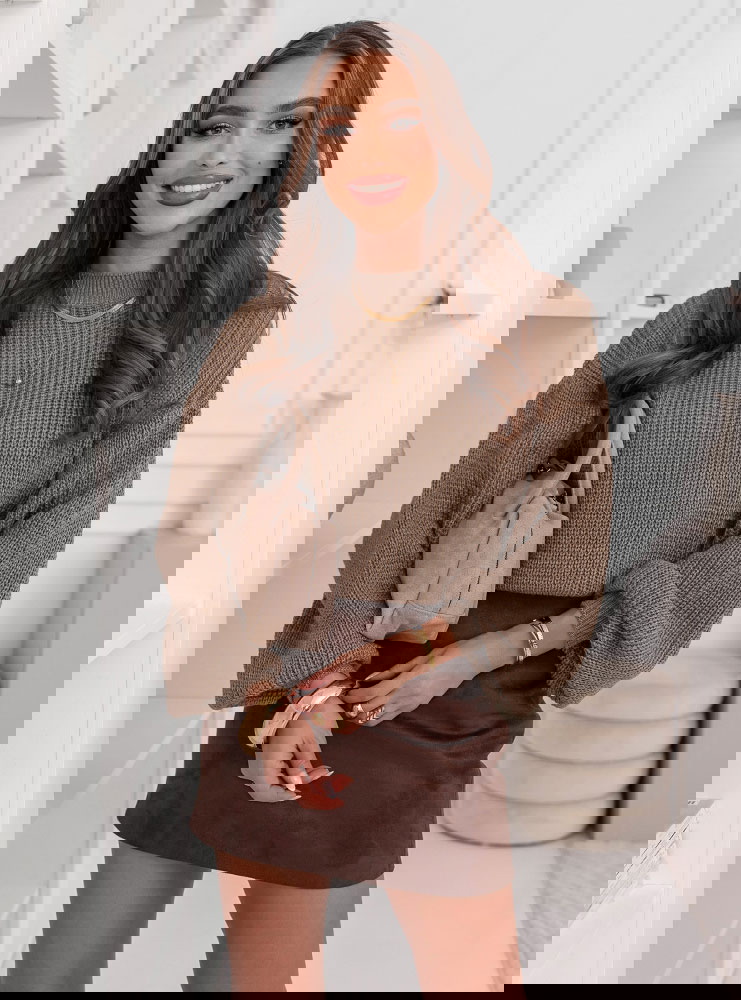 Krótki sweter z bufiastymi rękawami...