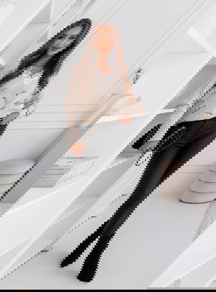 Beżowy sweter z ozdobną koronką Lashunta