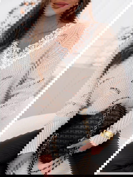 Beżowy sweter z ozdobną... 2