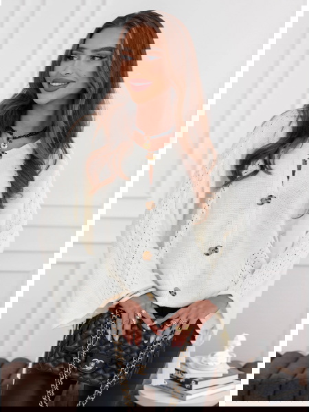 Sweter zapinany na guziki...