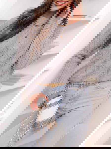 Szary sweter z warkoczowymi... 2