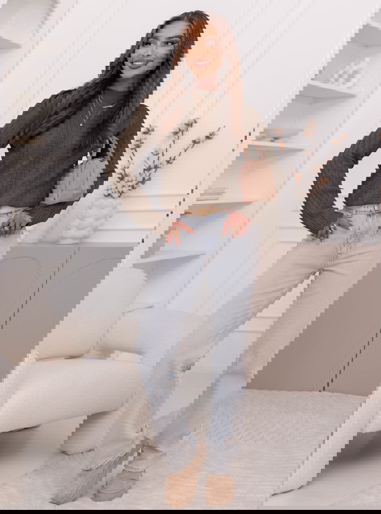 Czekoladowy sweter z warkoczowymi...