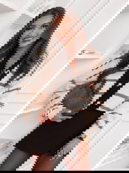 Beżowy sweter w paski...