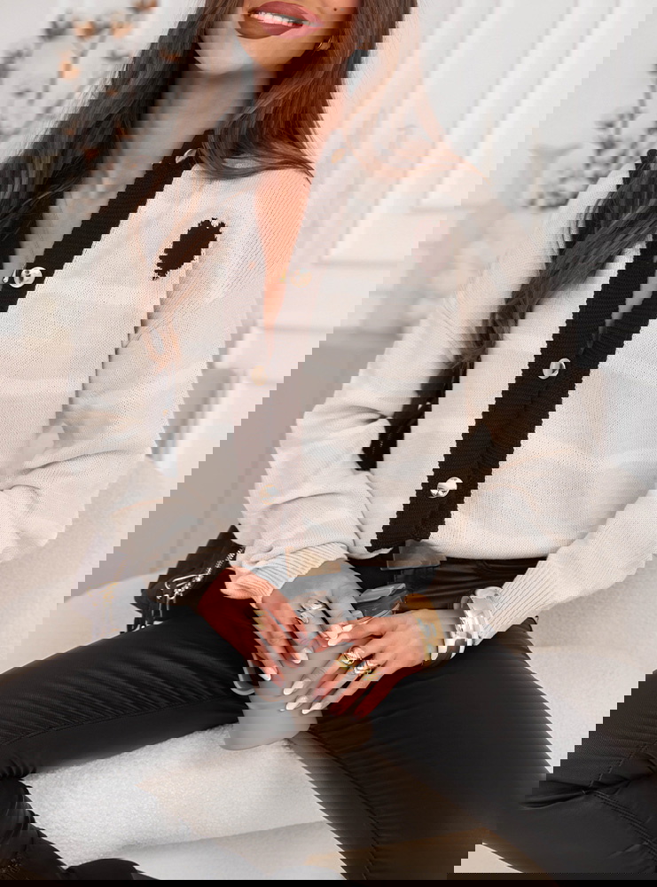 Sweter w paski zapinany na guziki...