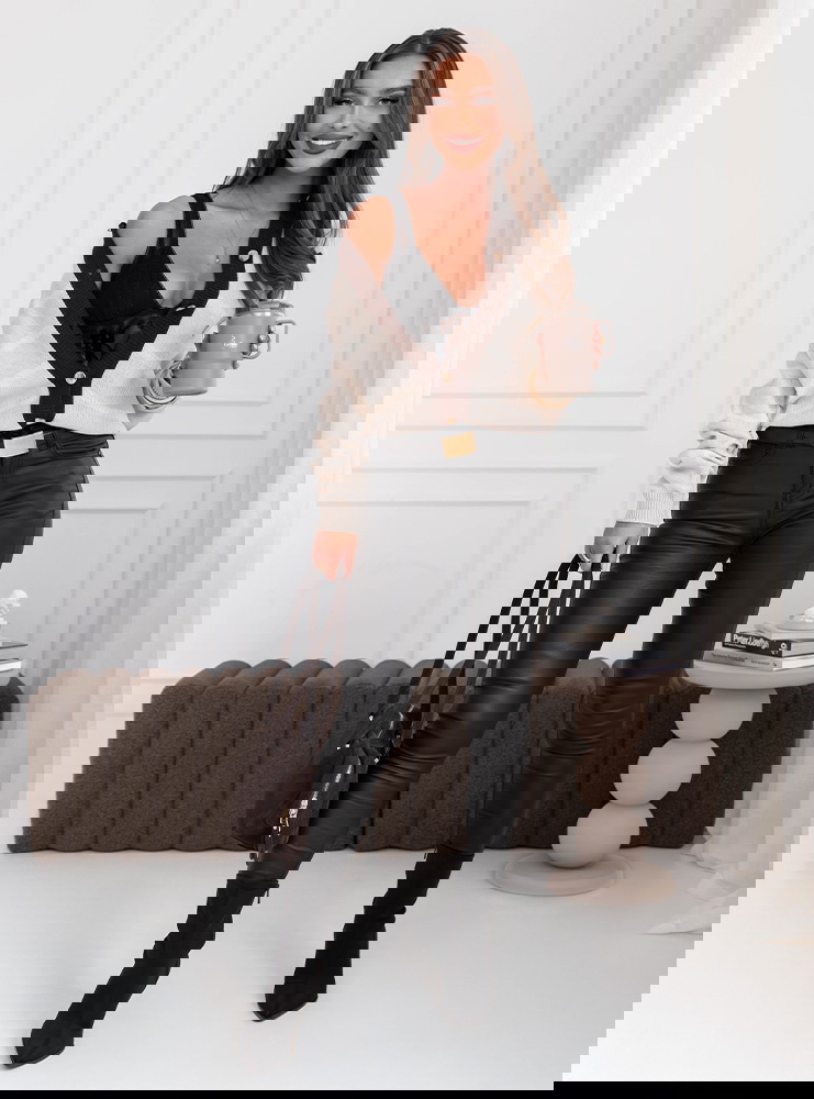 Sweter w paski zapinany na guziki...