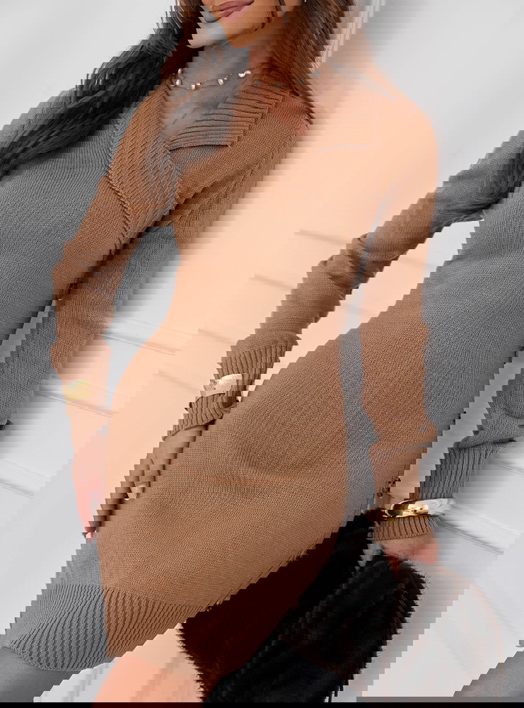 Swetrowa sukienka z ozdobnymi...