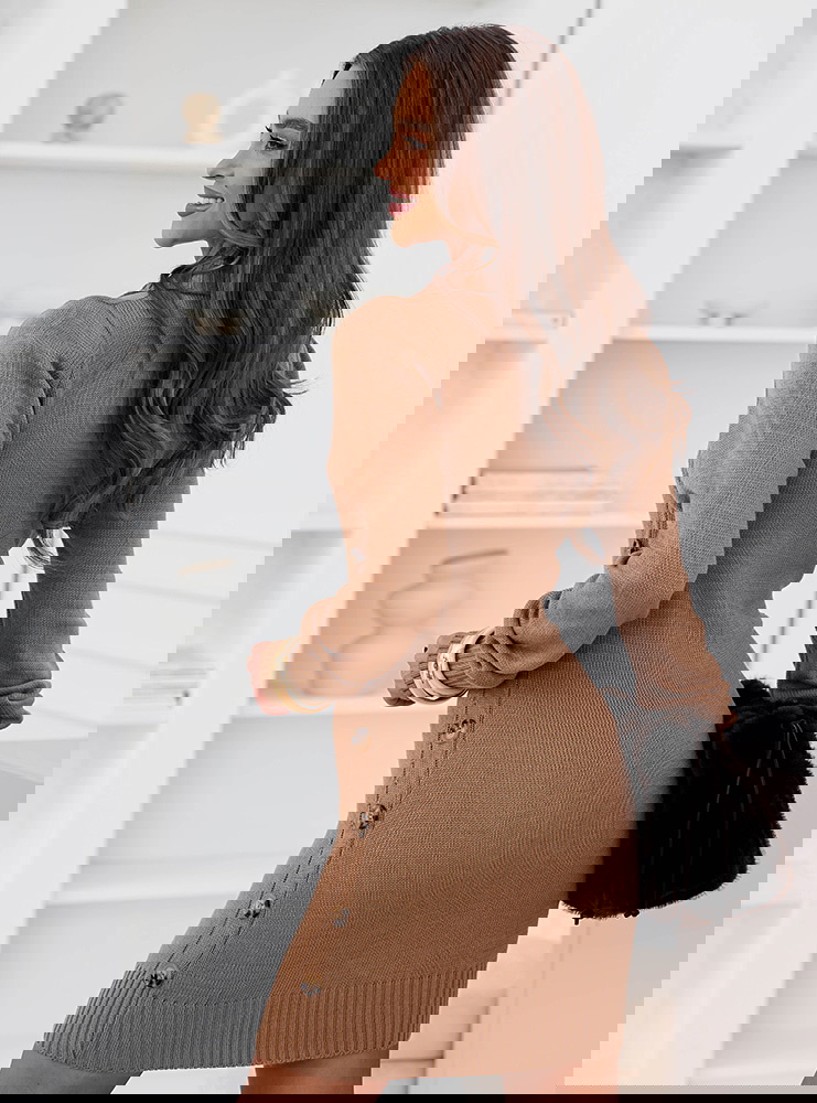 Swetrowa sukienka z ozdobnymi...