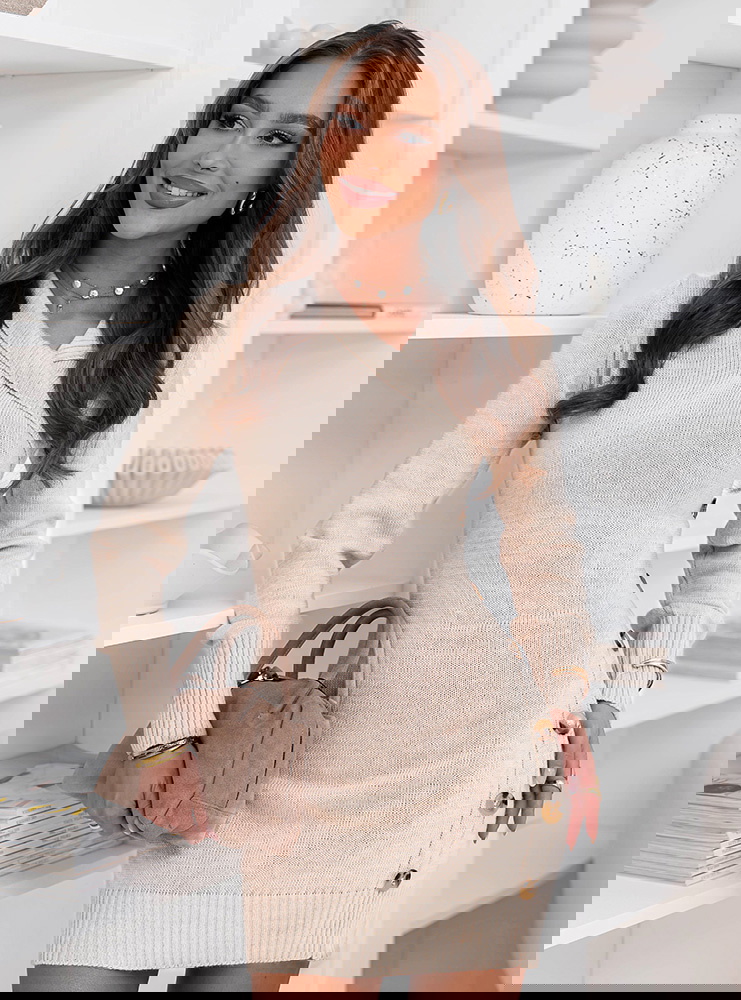 Beżowa swetrowa sukienka z ozdobnymi...