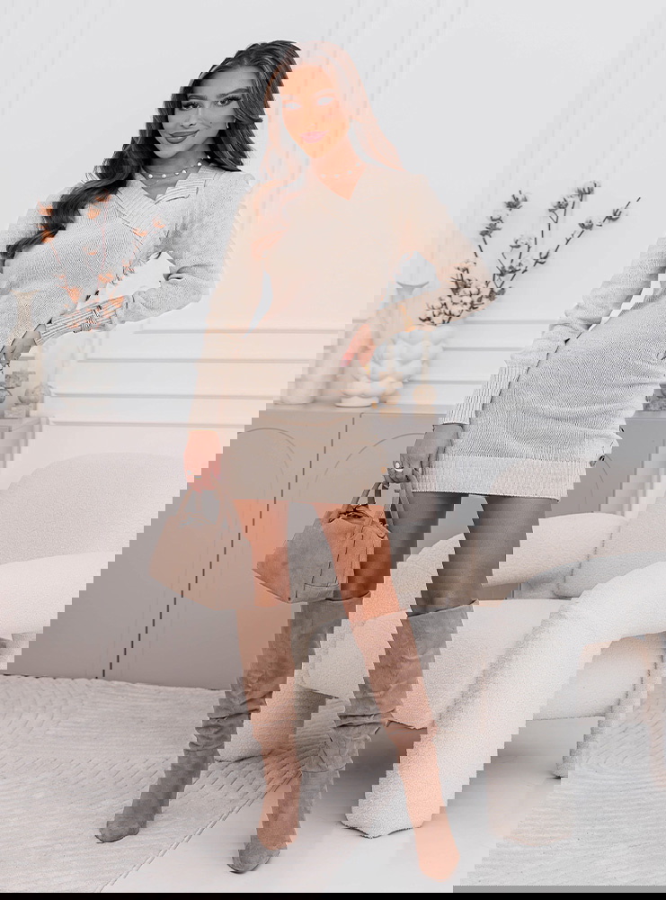 Beżowa swetrowa sukienka z ozdobnymi...