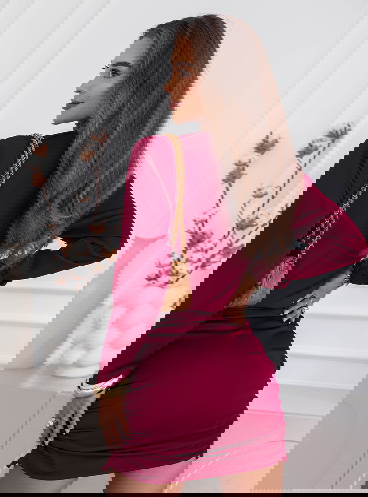 Bordowa satynowa sukienka ze...