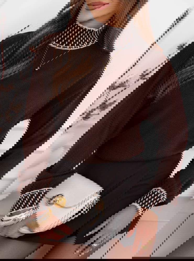 Czekoladowy sweter z golfem Lorella