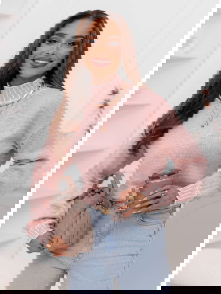 Pudrowy sweter z golfem... 2