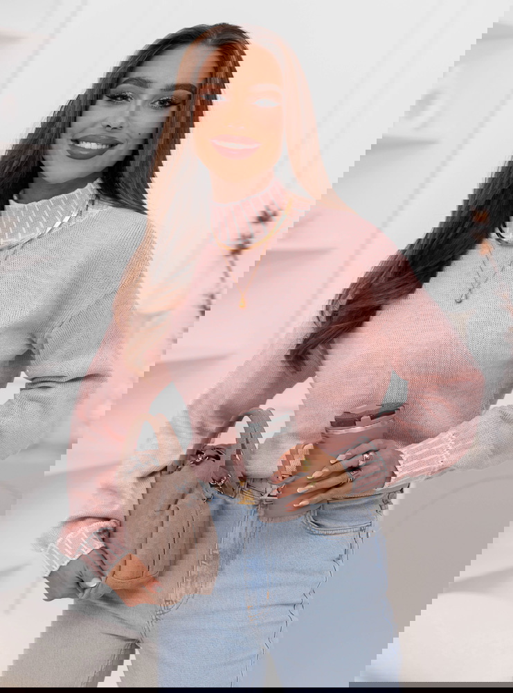 Pudrowy sweter z golfem Lorella