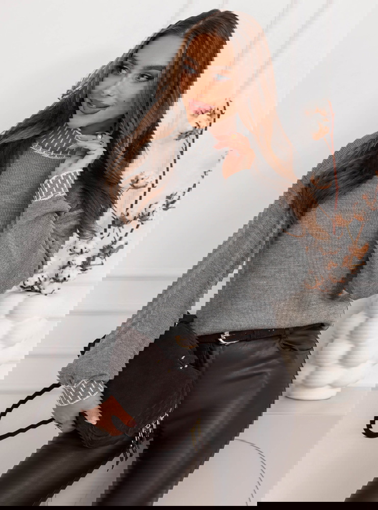 Szary sweter z golfem Lorella