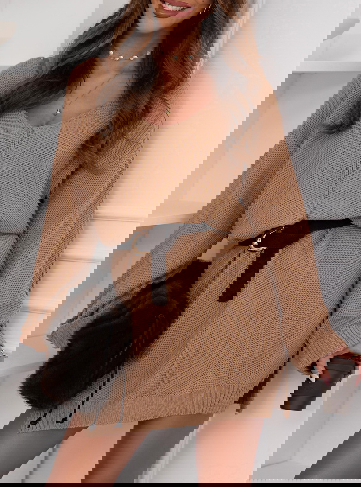 Swetrowa sukienka z rozcięciami Pamalaa - mocha mousse