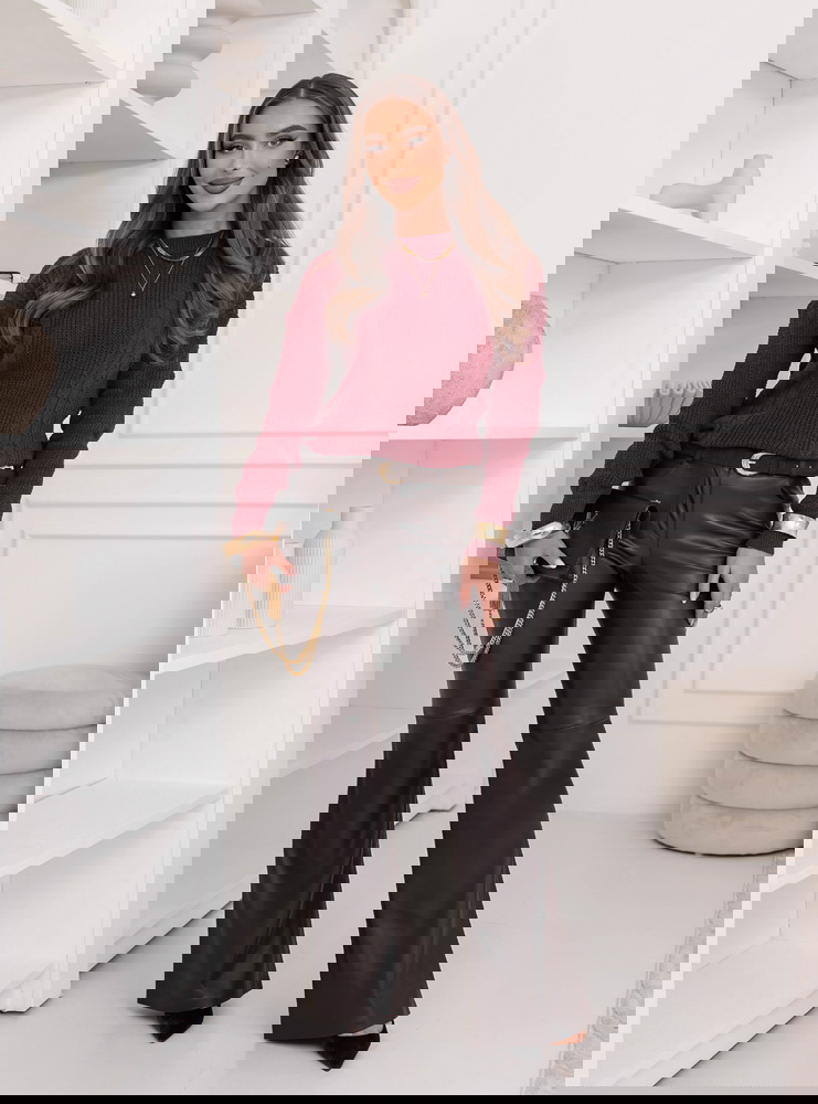 Bordowy sweter z warkoczowymi...