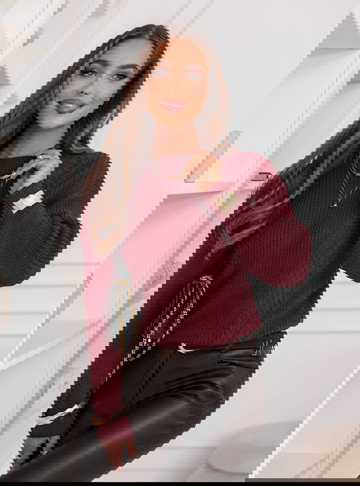 Bordowy sweter z warkoczowymi...