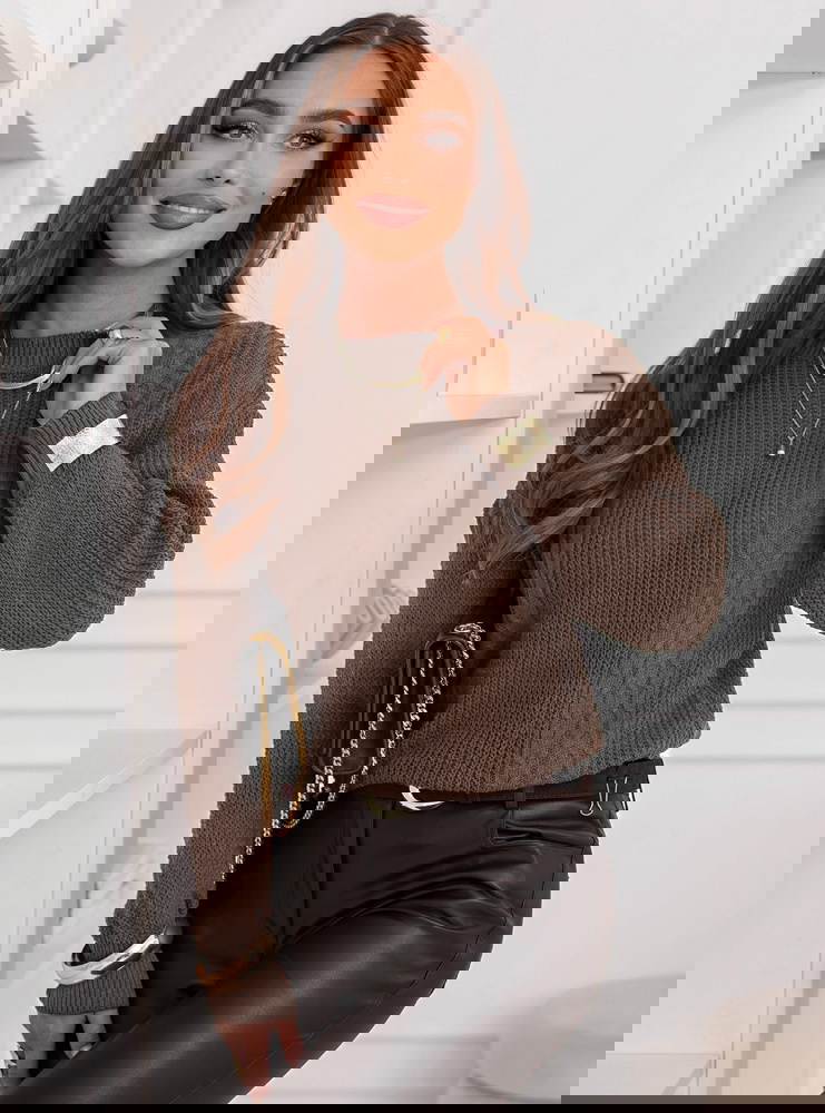 Czekoladowy sweter z warkoczowymi...