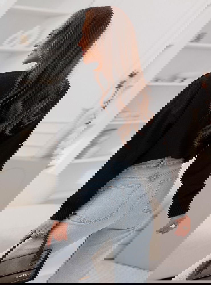 Czarny sweter z ozdobnym haftem Jarona