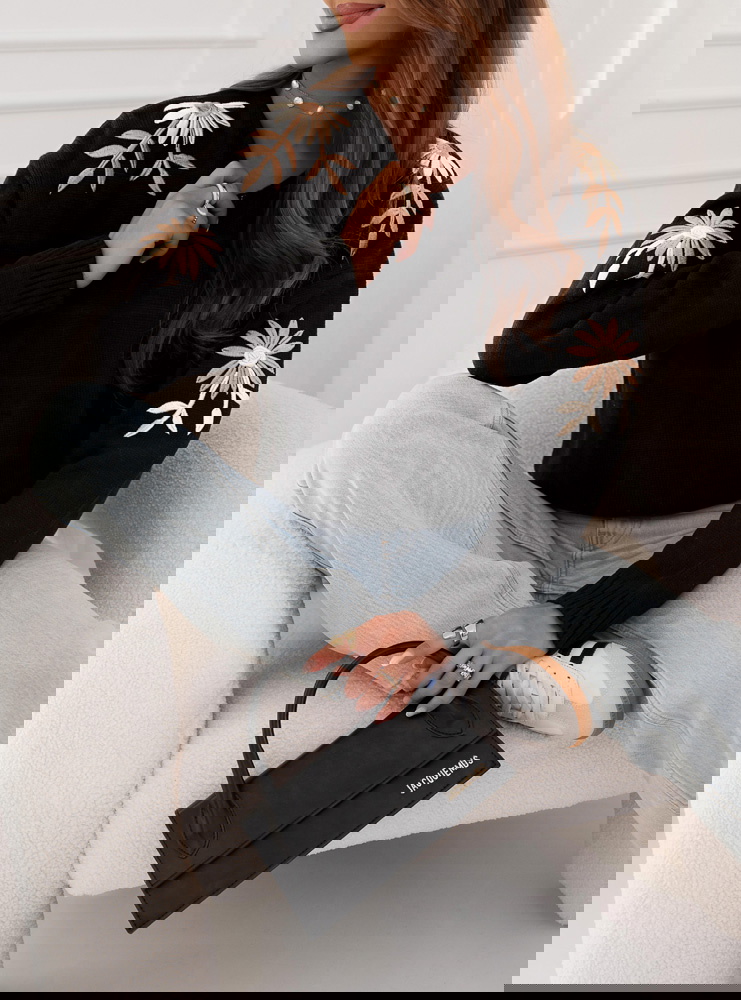 Czarny sweter z ozdobnym haftem Jarona