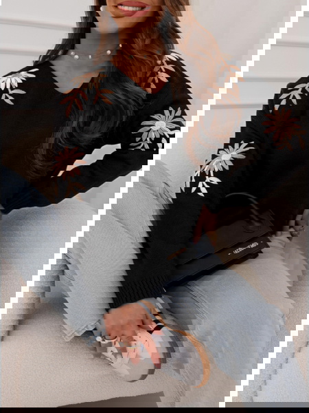 Czarny sweter z ozdobnym... 2