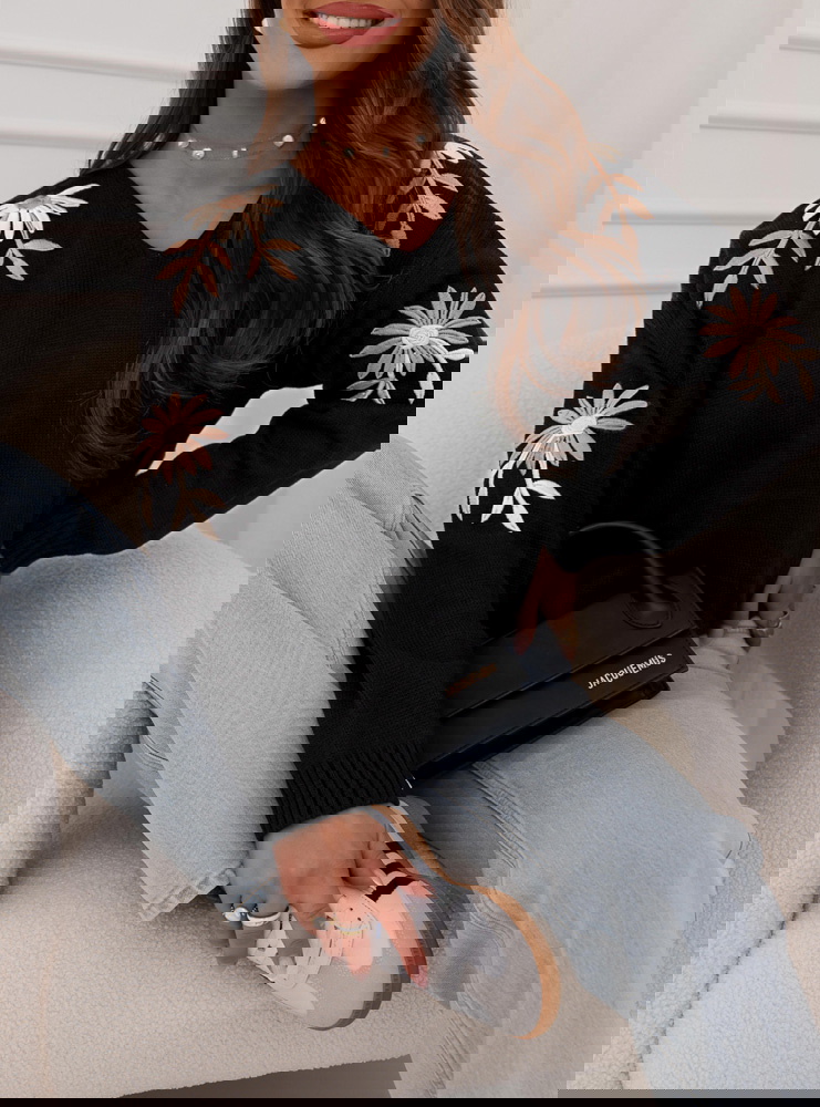 Czarny sweter z ozdobnym haftem Jarona