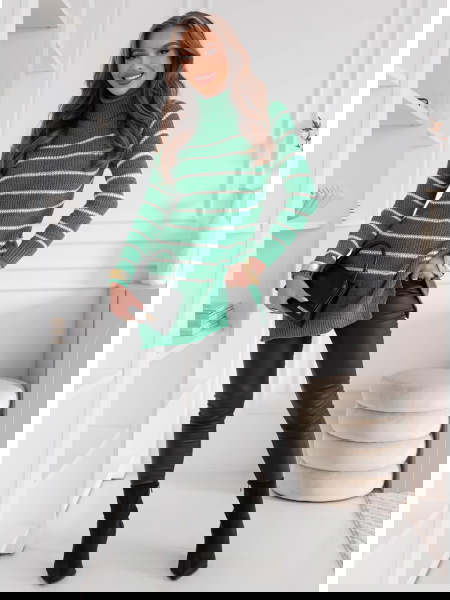 Zielony sweter w paski...