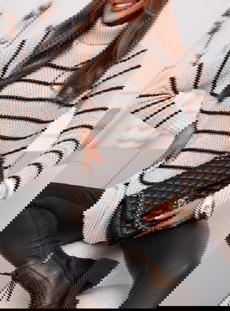 Beżowy sweter w paski Chrystallyn