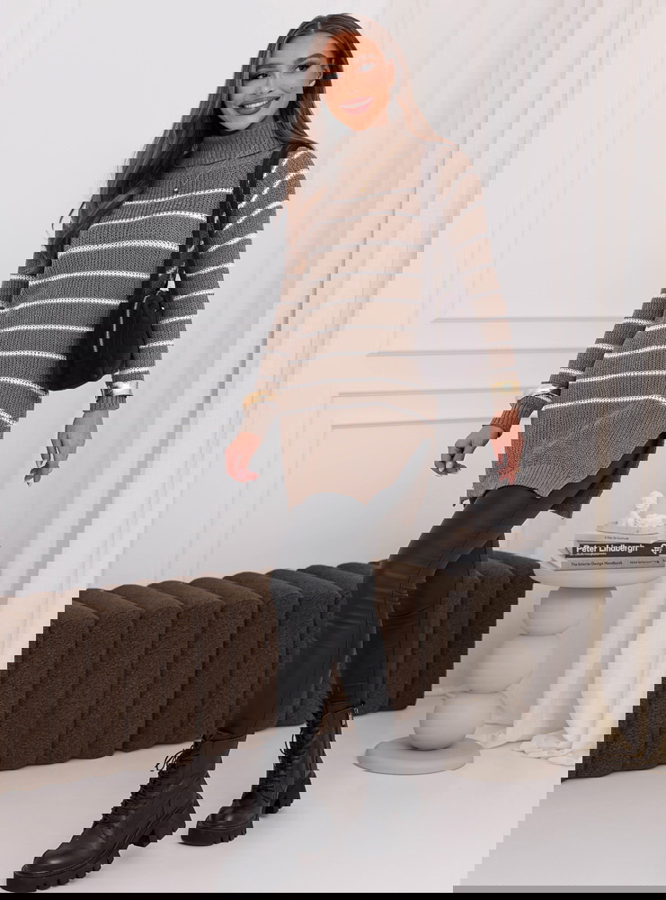 Czekoladowy sweter w paski Chrystallyn