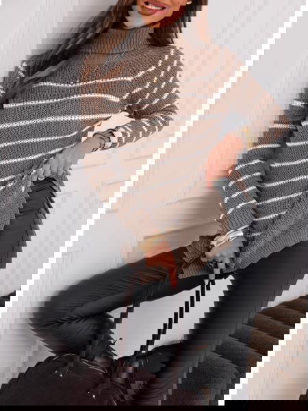 Czekoladowy sweter w paski...