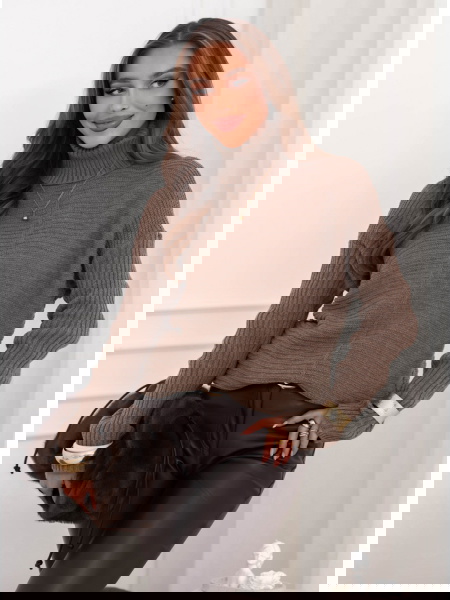 Czekoladowy sweter z golfem... 2