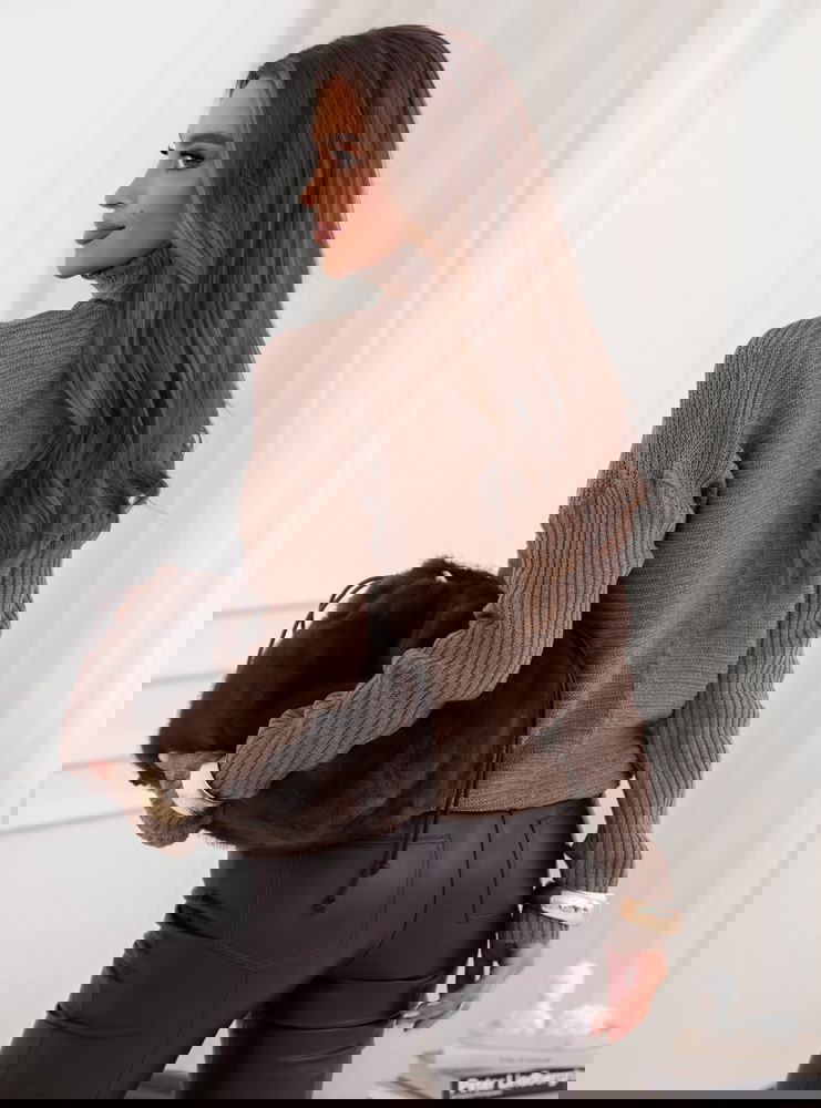 Czekoladowy sweter z golfem Caylore