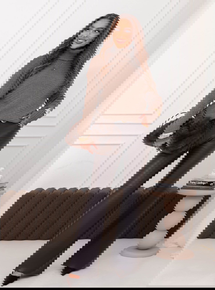 Czekoladowy sweter z golfem Caylore