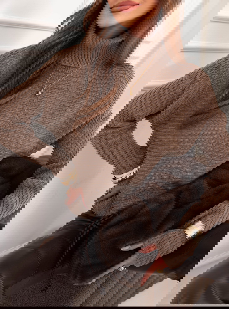 Czekoladowy sweter z golfem Caylore