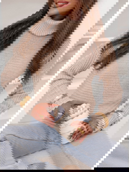 Beżowy sweter z golfem Caylore