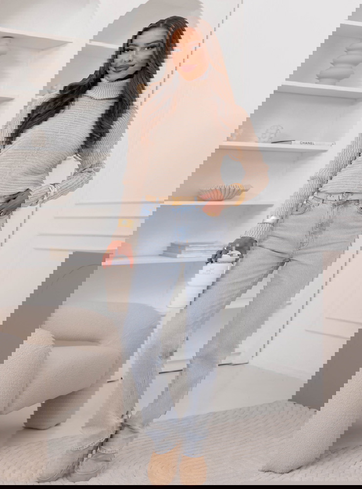 Beżowy sweter z golfem Caylore