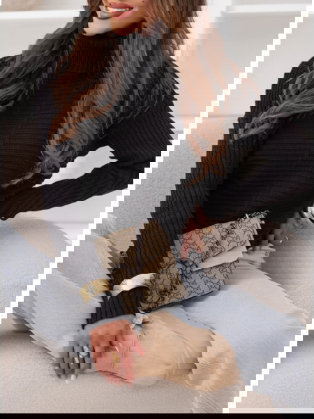 Czarny sweter z golfem Caylore 2