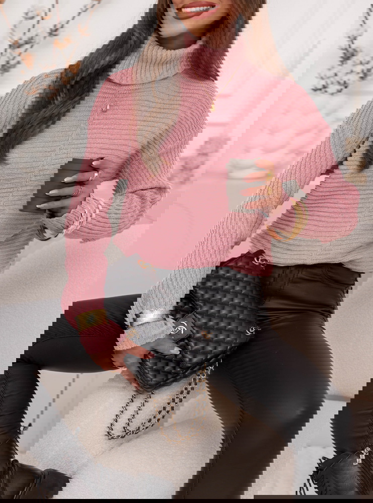 Pudrowy sweter z golfem Caylore